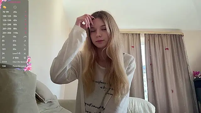 Snapshot of FruityXo chatting on June 21, 12:44 pm FruityXo online show from June 21, 12:44 pm