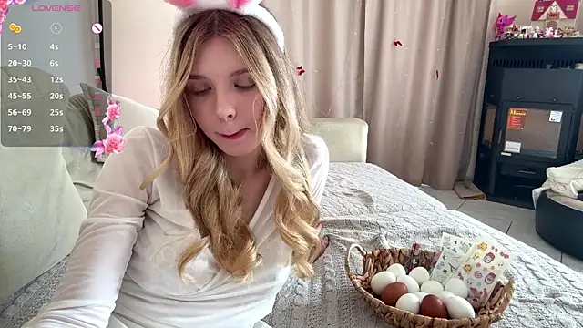 FruityXo online show from April 5, 12:01 pm