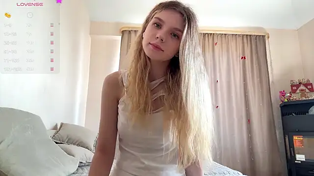 Snapshot of FruityXo chatting on July 17, 11:40 am FruityXo online show from July 17, 11:40 am