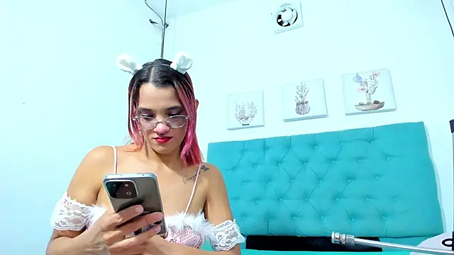 cris dulce online show from October 31, 7:43 pm