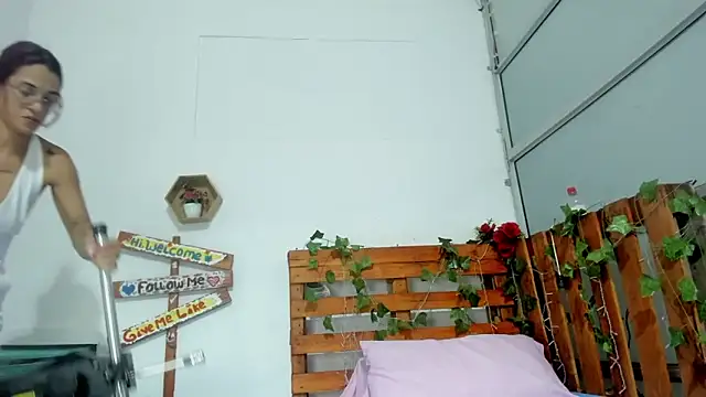 cris dulce online show from March 21, 12:01 am