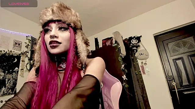 Snapshot of GothKitten666 chatting on May 31, 9:37 pm GothKitten666 online show from May 31, 9:37 pm