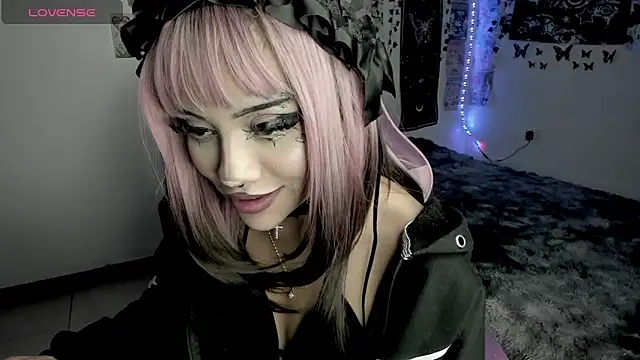 GothKitten666 online show from December 2, 11:39 pm