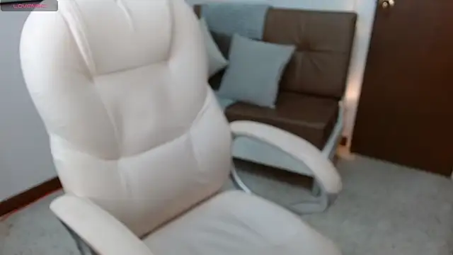 Snapshot of __Damian___ chatting on December 4, 1:04 am Damian online show from December 4, 1:04 am