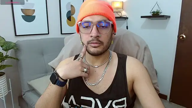 Snapshot of __Damian___ chatting on October 24, 1:15 am Damian online show from October 24, 1:15 am