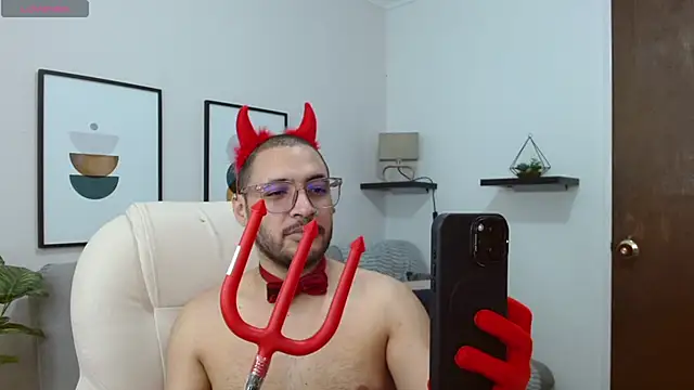 Snapshot of __Damian___ chatting on October 30, 11:56 pm Damian online show from October 30, 11:56 pm