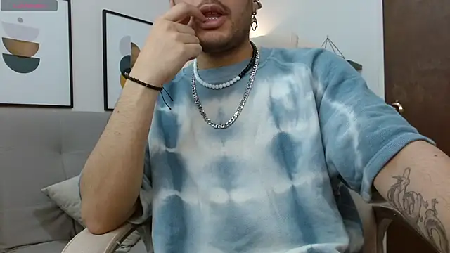 Snapshot of __Damian___ chatting on November 8, 10:46 pm Damian online show from November 8, 10:46 pm