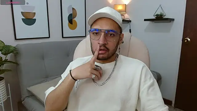 Snapshot of __Damian___ chatting on October 26, 10:10 pm Damian online show from October 26, 10:10 pm