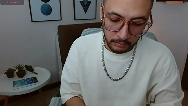 Snapshot of __Damian___ chatting on September 12, 12:44 am Damian online show from September 12, 12:44 am