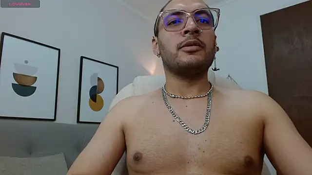 Snapshot of __Damian___ chatting on November 11, 1:55 am Damian online show from November 11, 1:55 am