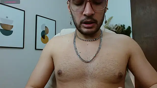 Snapshot of __Damian___ chatting on December 3, 12:33 am Damian online show from December 3, 12:33 am