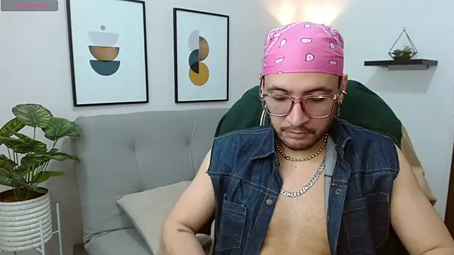 Snapshot of __Damian___ chatting on October 11, 11:50 pm Damian online show from October 11, 11:50 pm