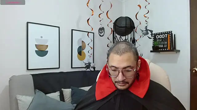 Snapshot of __Damian___ chatting on October 31, 11:33 pm Damian online show from October 31, 11:33 pm