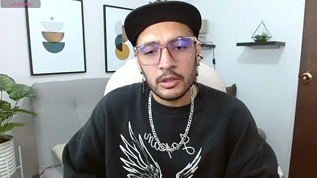 Snapshot of __Damian___ chatting on October 29, 1:15 am Damian online show from October 29, 1:15 am