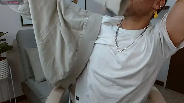 Snapshot of __Damian___ chatting on November 11, 10:47 pm Damian online show from November 11, 10:47 pm