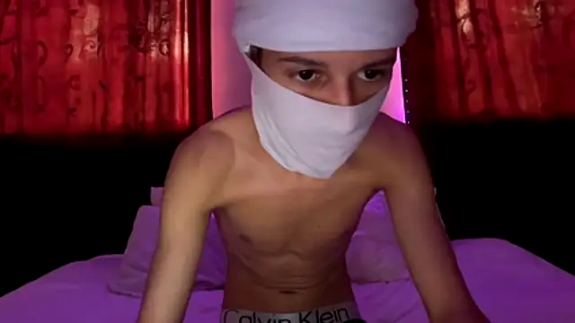 Snapshot of holydirt_luxeno1 chatting on October 16, 12:02 pm holydirt luxeno1 online show from October 16, 12:02 pm