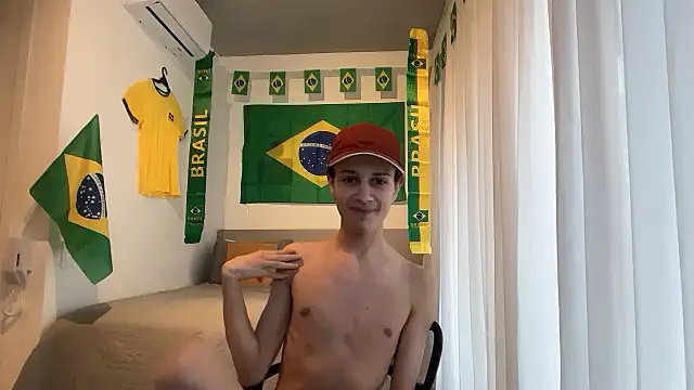 Snapshot of holydirt_luxeno1 chatting on June 13, 7:12 pm holydirt luxeno1 online show from June 13, 7:12 pm
