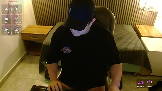 Snapshot of Lancelot_19 chatting on October 23, 4:44 am Lancelot 19 online show from October 23, 4:44 am