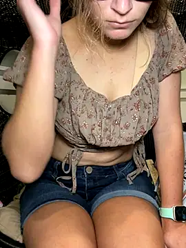 Lilamelon online show from September 18, 7:50 pm