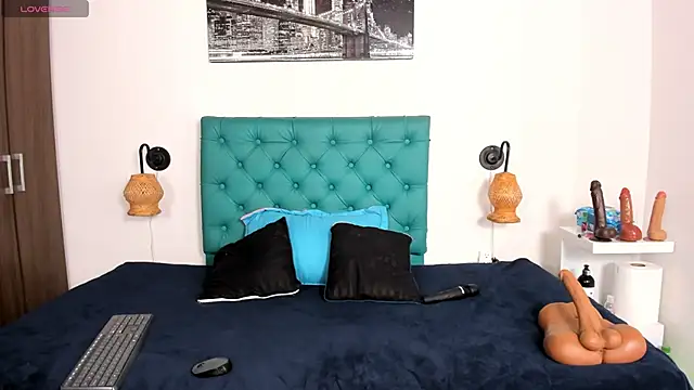 juliana 13 online show from November 6, 7:18 pm