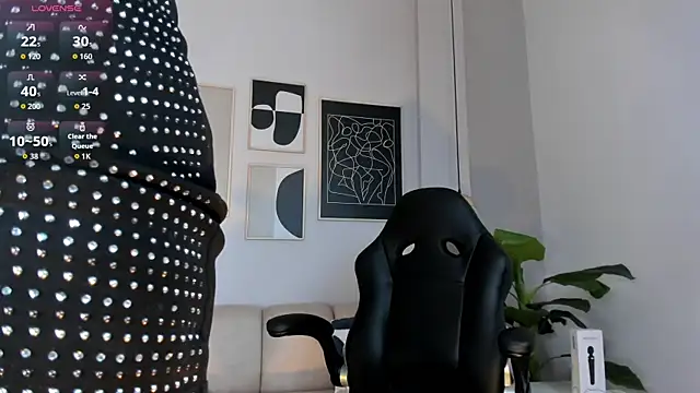 Snapshot of marie_bass chatting on October 16, 12:02 pm marie bass online show from October 16, 12:02 pm