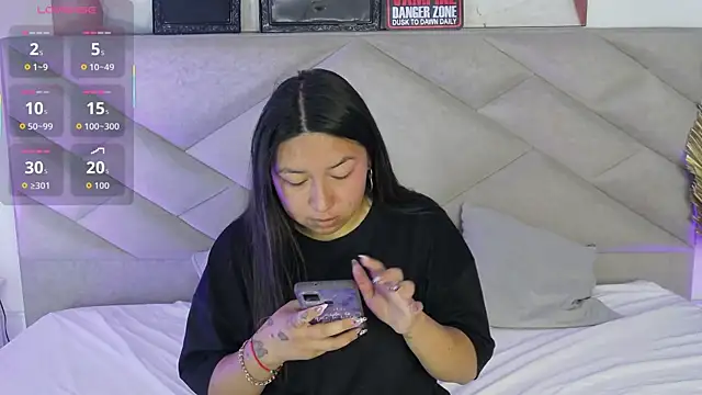 Snapshot of BellaRoux1 chatting on October 14, 12:06 pm BellaRoux1 online show from October 14, 12:06 pm