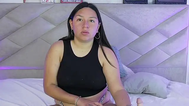 Snapshot of BellaRoux1 chatting on October 31, 12:02 pm BellaRoux1 online show from October 31, 12:02 pm