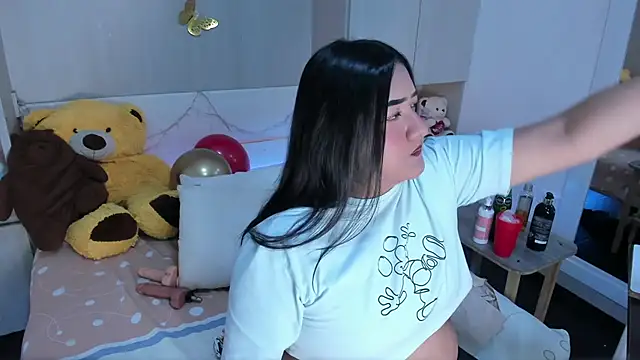 LilyWhitney online show from March 25, 4:12 am