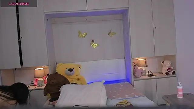 LilyWhitney online show from April 12, 4:05 am