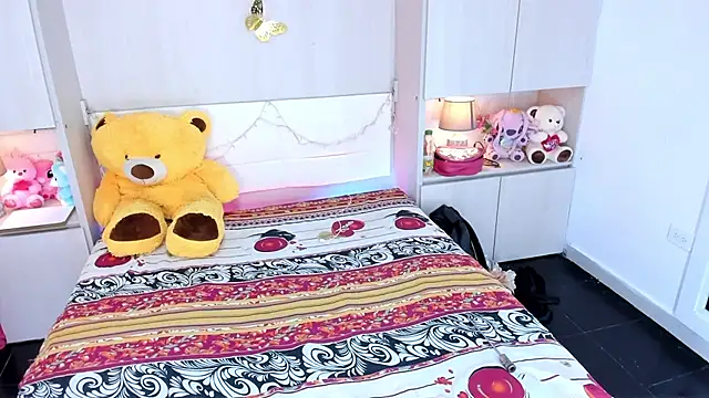 LilyWhitney online show from March 26, 4:11 am