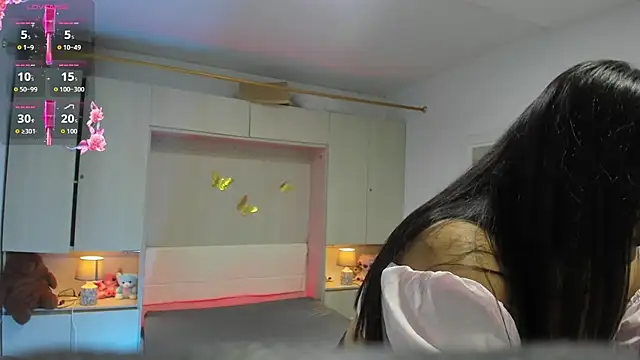 LilyWhitney online show from April 23, 4:08 am