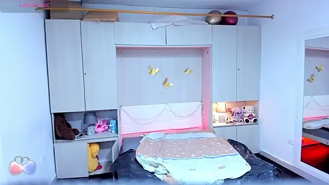 LilyWhitney online show from March 29, 4:25 am