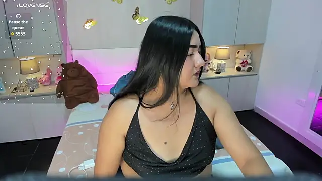 Snapshot of LilyWhitney chatting on February 18, 4:10 am LilyWhitney online show from February 18, 4:10 am