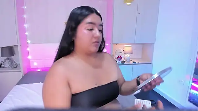 Snapshot of LilyWhitney chatting on December 17, 4:17 am LilyWhitney online show from December 17, 4:17 am