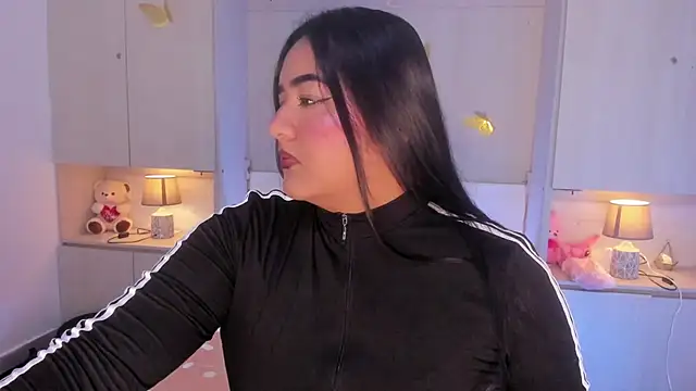 Snapshot of LilyWhitney chatting on February 3, 4:10 am LilyWhitney online show from February 3, 4:10 am