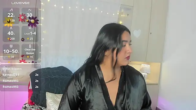 LilyWhitney online show from October 31, 4:09 am