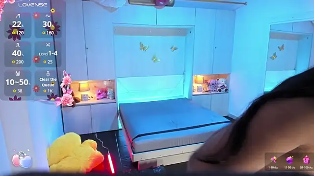 LilyWhitney online show from March 31, 8:22 pm