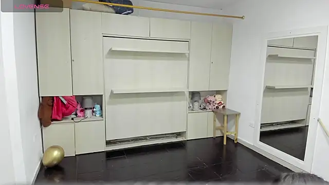 LilyWhitney online show from April 14, 3:55 am