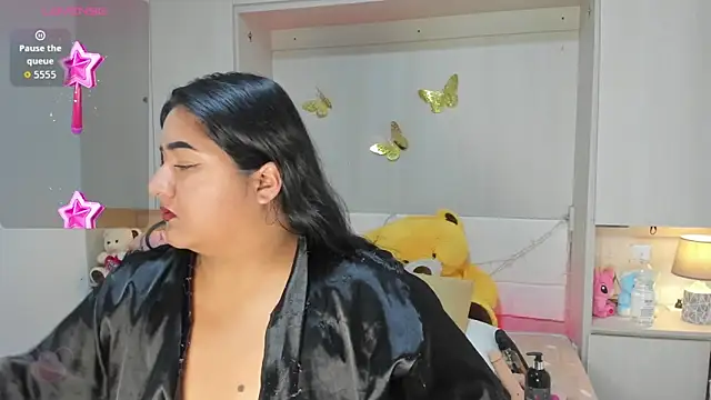 LilyWhitney online show from March 18, 4:04 am