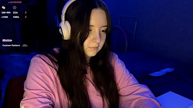 LauretteRagar online show from November 18, 6:22 pm