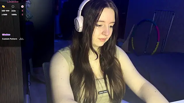 LauretteRagar online show from November 7, 5:39 pm