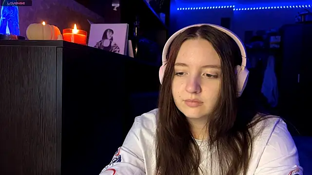 LauretteRagar online show from October 28, 6:07 pm