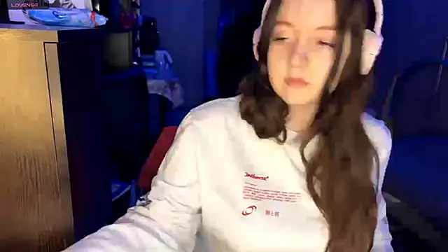 LauretteRagar online show from November 26, 5:13 pm