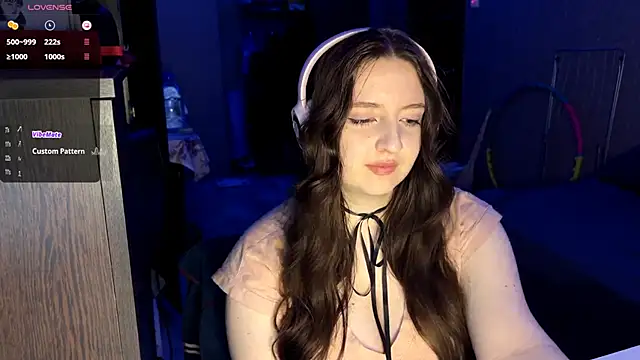 LauretteRagar online show from November 12, 5:50 pm