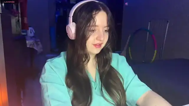 LauretteRagar online show from November 6, 5:28 pm