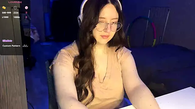 LauretteRagar online show from November 11, 6:25 pm