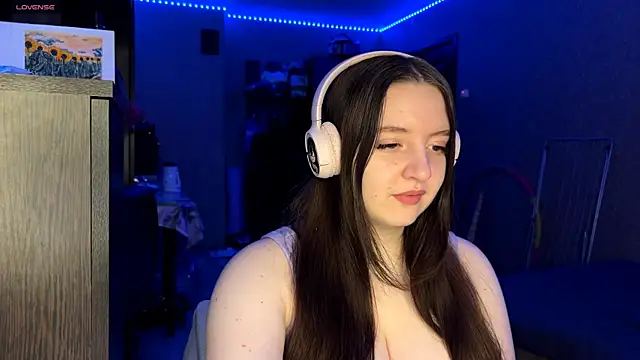 LauretteRagar online show from December 5, 5:33 pm