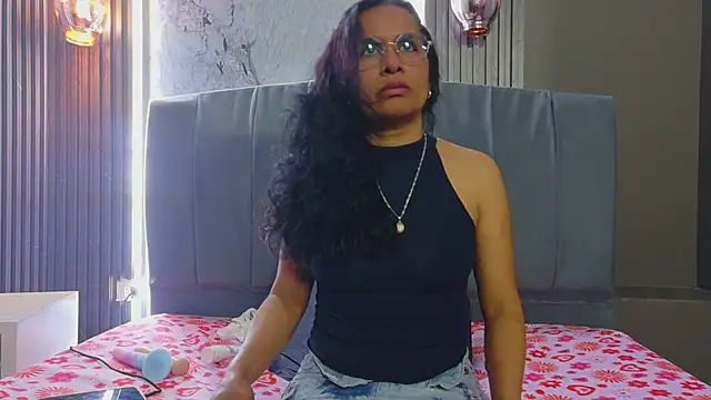 Vanessa 7  online show from May 17, 1:05 am