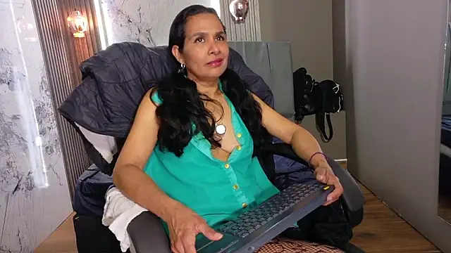 Vanessa 7  online show from January 17, 10:24 pm