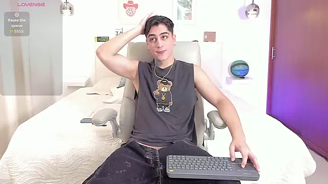 Thiago winteer online show from November 26, 5:40 am